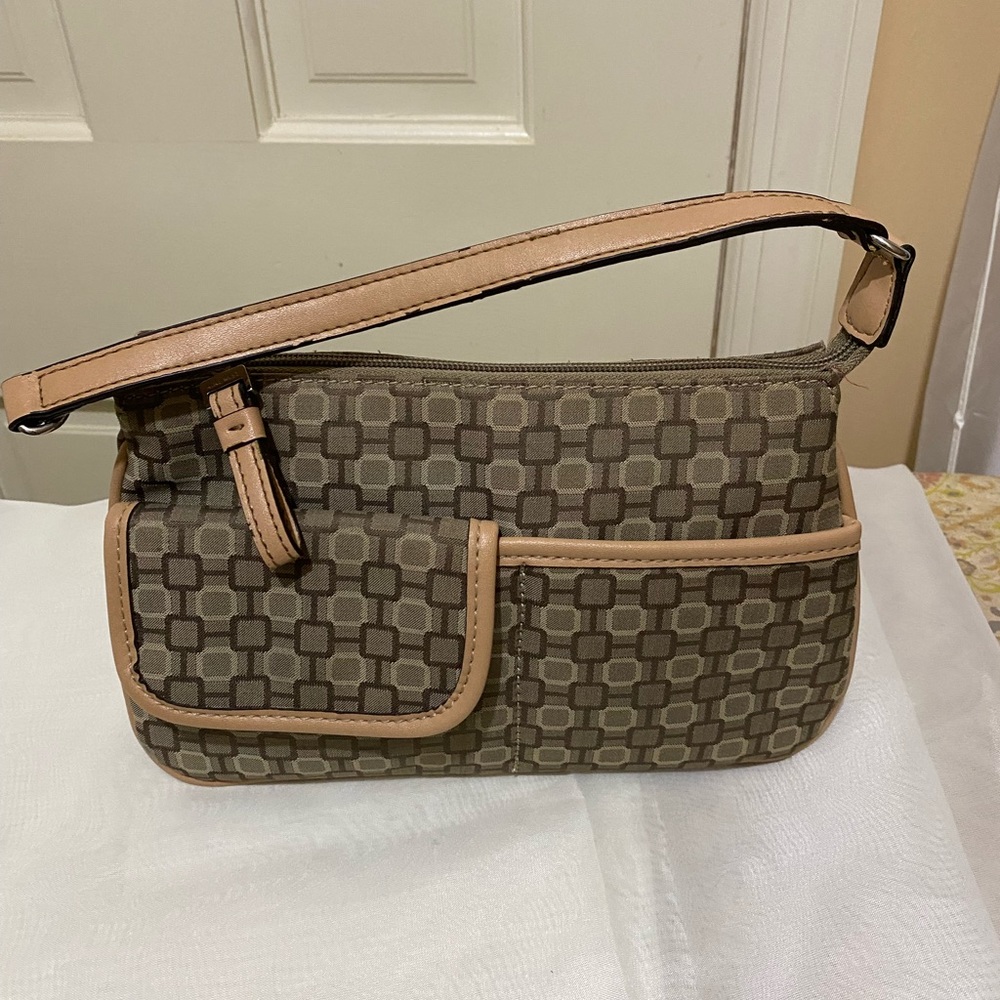 NINE WEST SMALL HAND BAG
